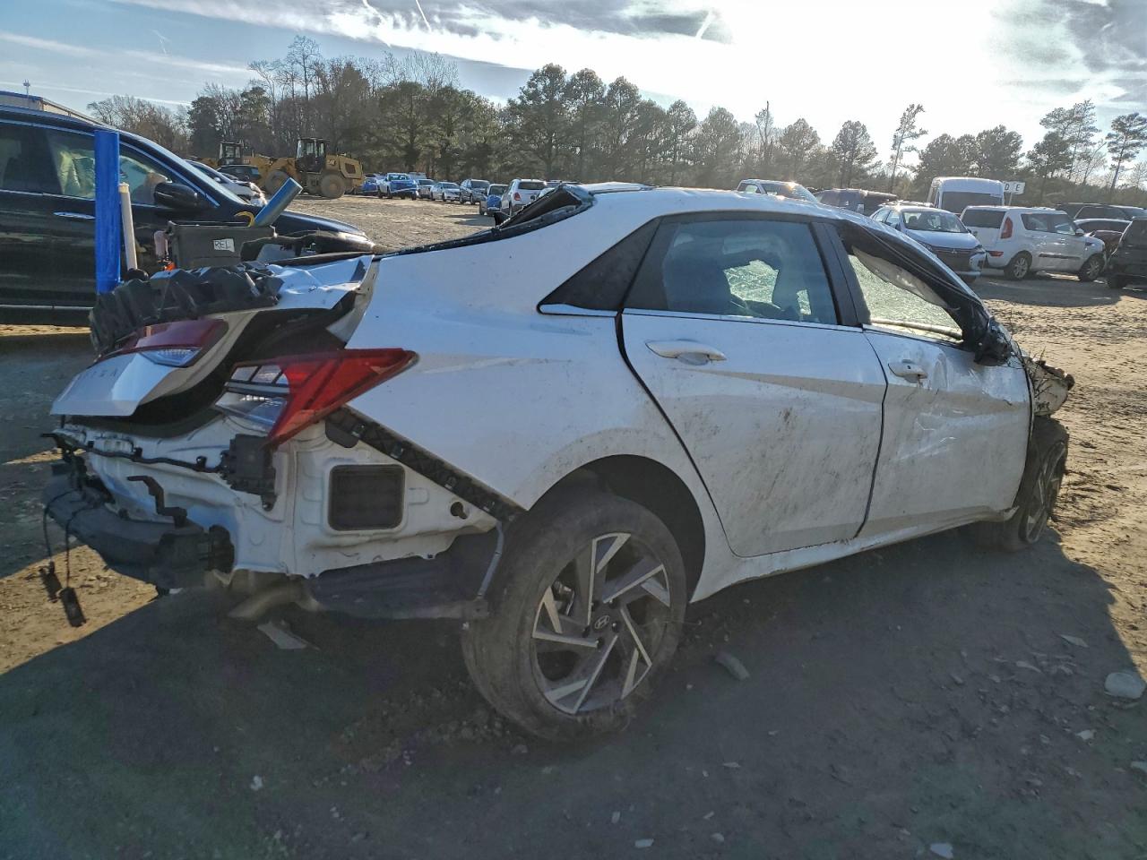 2024 HYUNDAI ELANTRA SEL photo 3