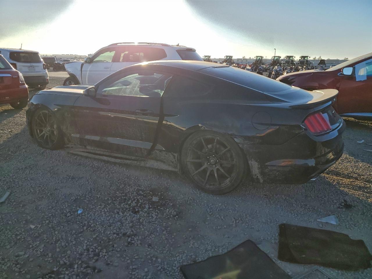 2017 FORD MUSTANG GT photo 2