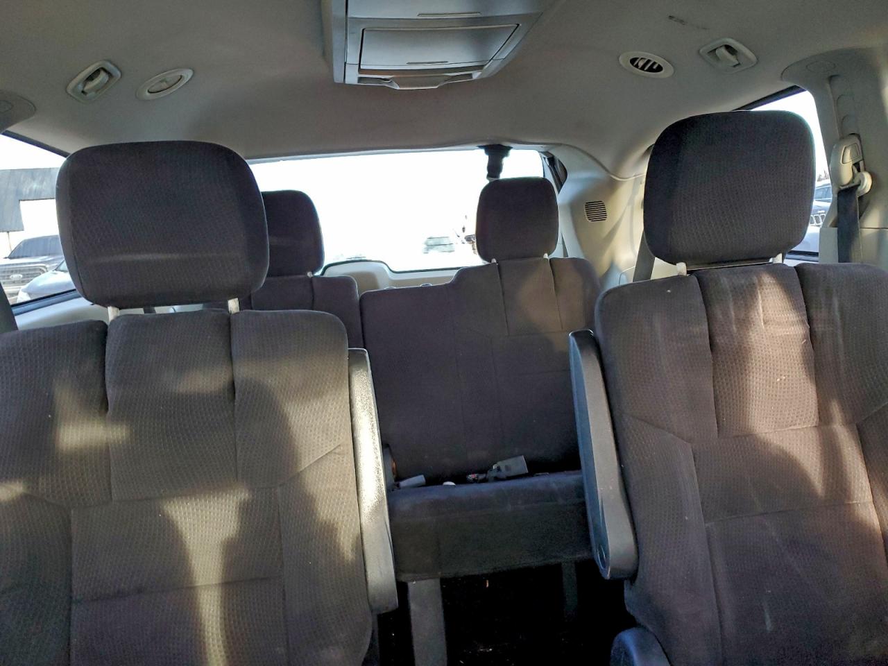 2011 CHRYSLER TOWN & COUNTRY TOURING photo 10