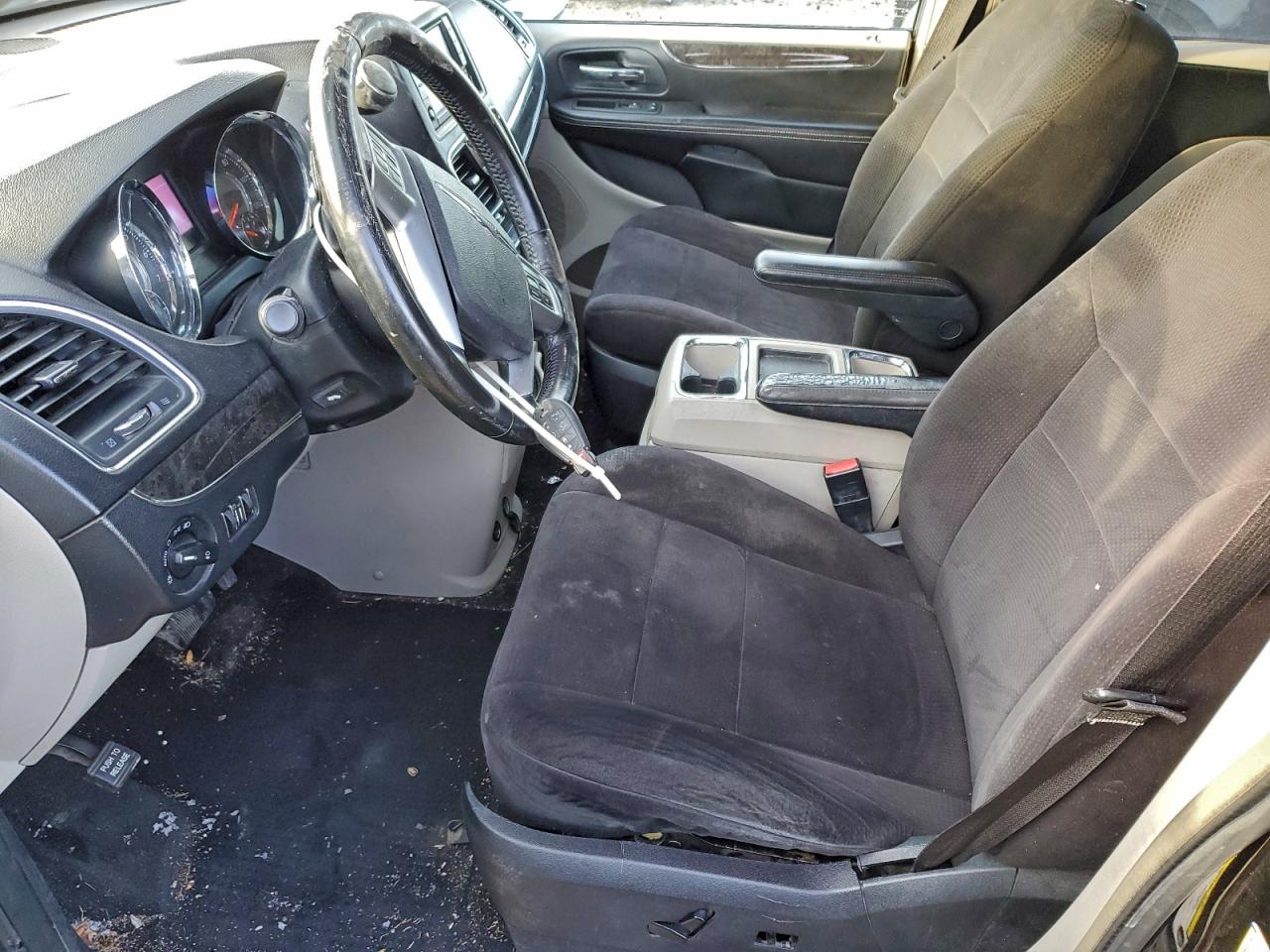2011 CHRYSLER TOWN & COUNTRY TOURING photo 7