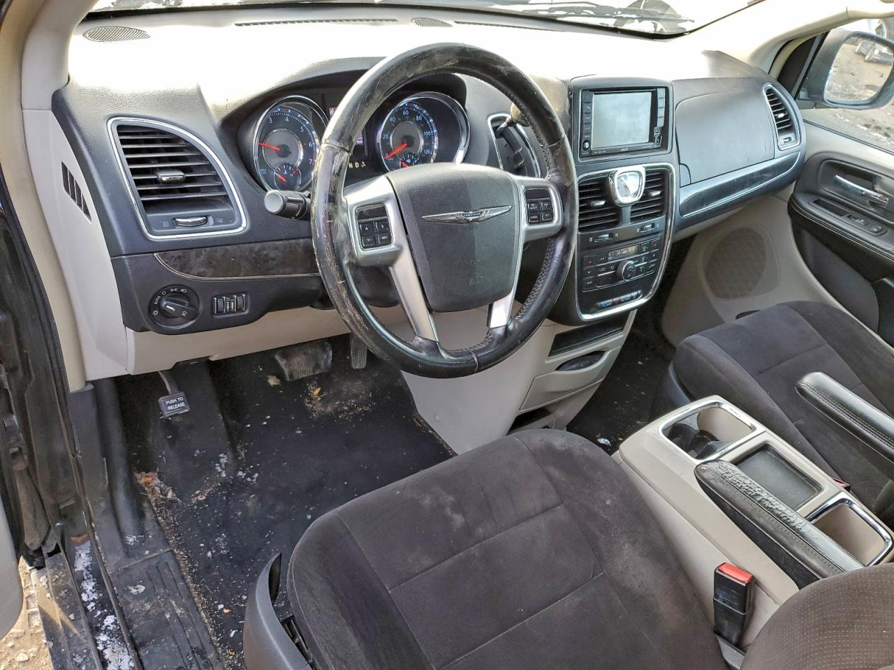 2011 CHRYSLER TOWN & COUNTRY TOURING photo 8