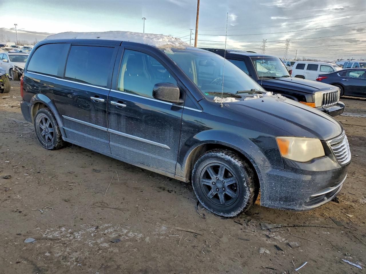2011 CHRYSLER TOWN & COUNTRY TOURING photo 4