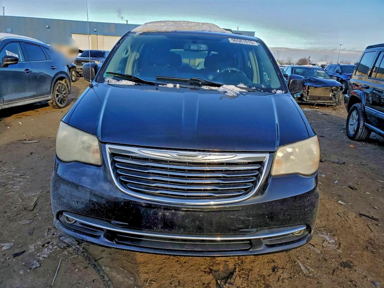 2011 CHRYSLER TOWN & COUNTRY TOURING photo 5