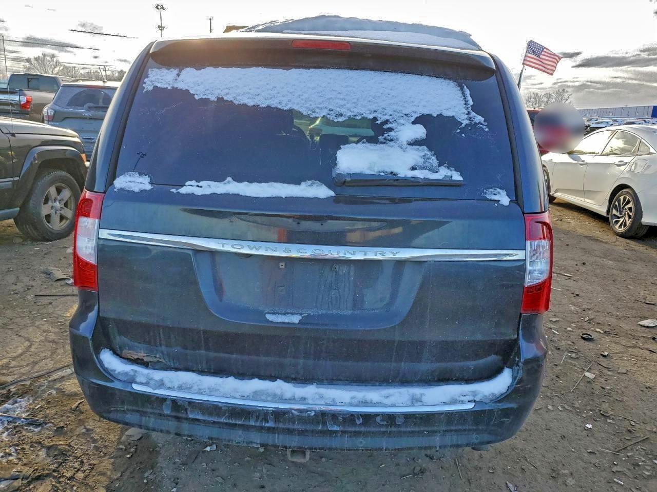 2011 CHRYSLER TOWN & COUNTRY TOURING photo 6