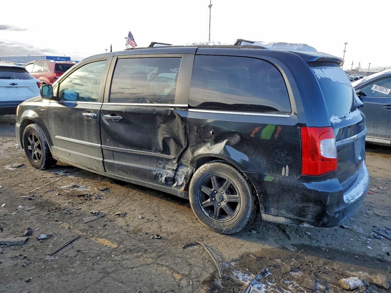 2011 CHRYSLER TOWN & COUNTRY TOURING photo 2