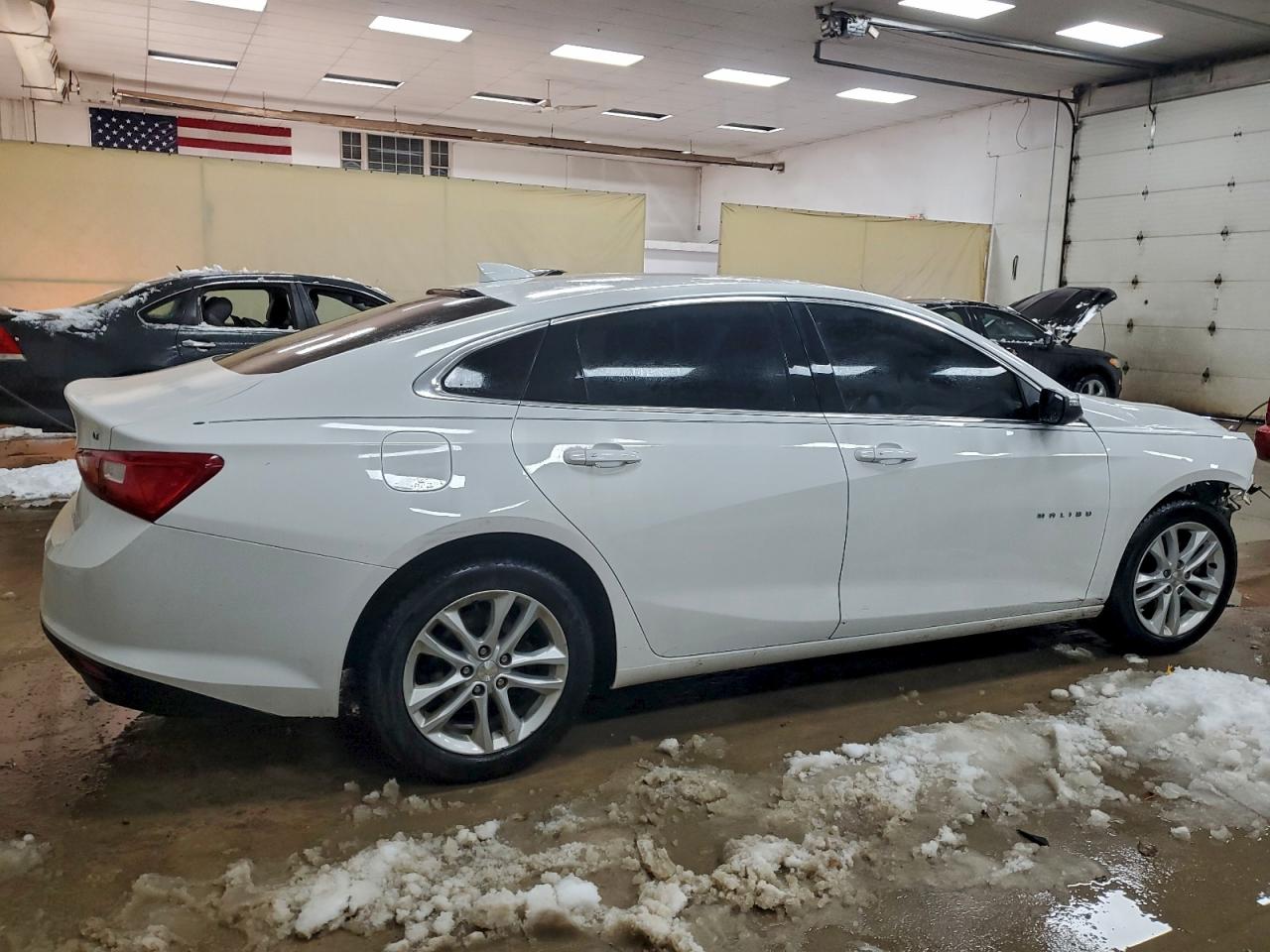 2018 CHEVROLET MALIBU LT photo 3