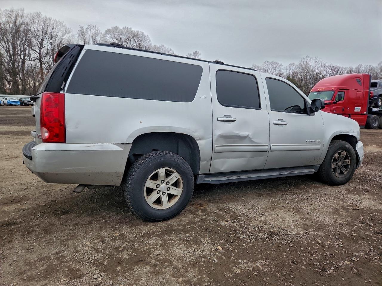 2013 GMC YUKON XL K1500 SLT photo 3