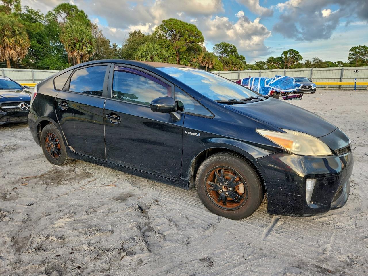 2014 TOYOTA PRIUS photo 4