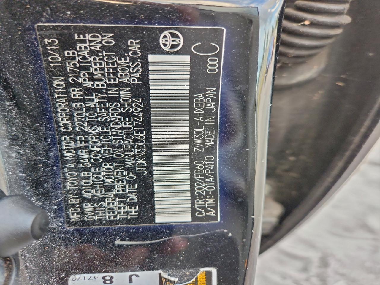2014 TOYOTA PRIUS photo 12