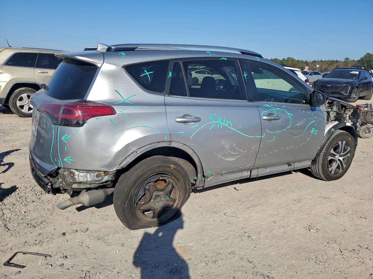 2018 TOYOTA RAV4 LE photo 5