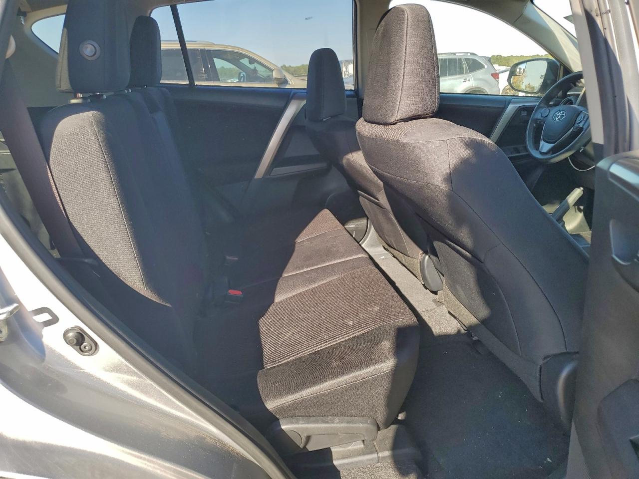 2018 TOYOTA RAV4 LE photo 21