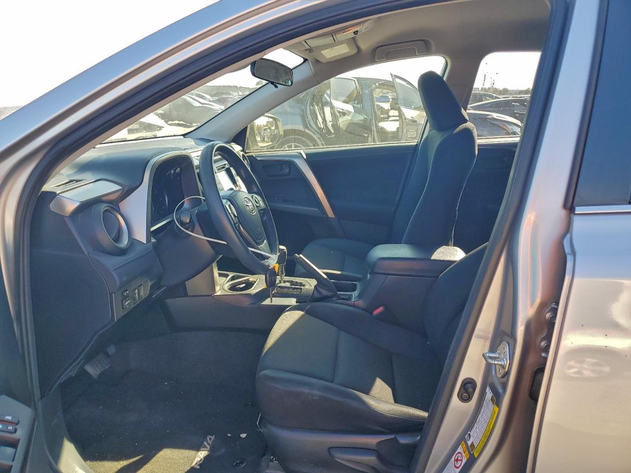 2018 TOYOTA RAV4 LE photo 13