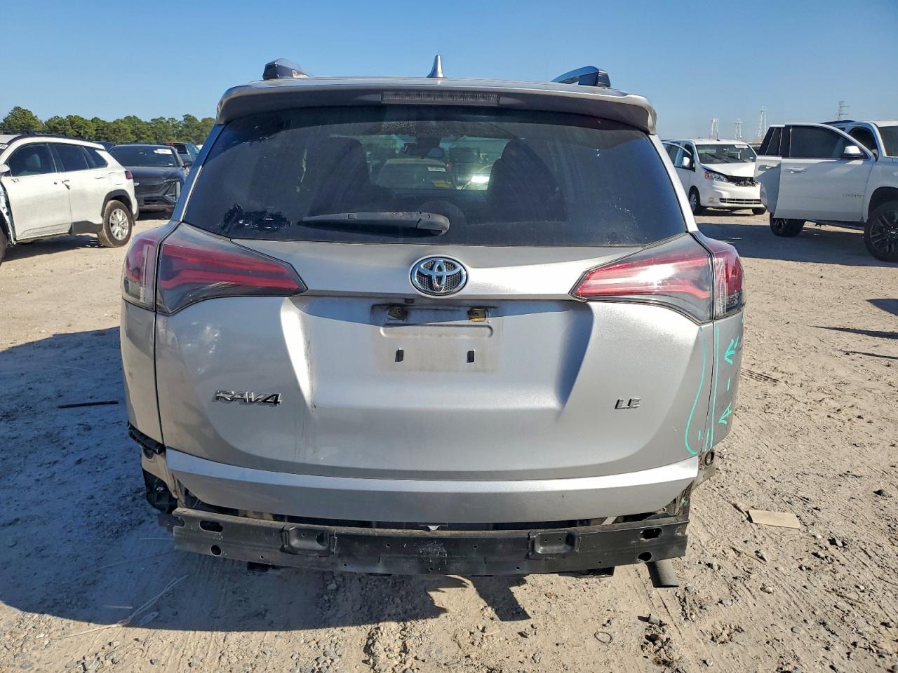 2018 TOYOTA RAV4 LE photo 11