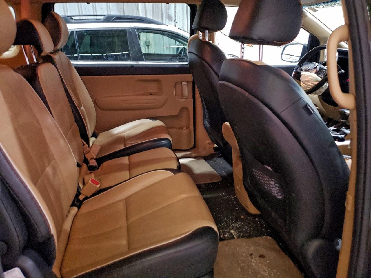 2017 KIA SEDONA LX photo 11