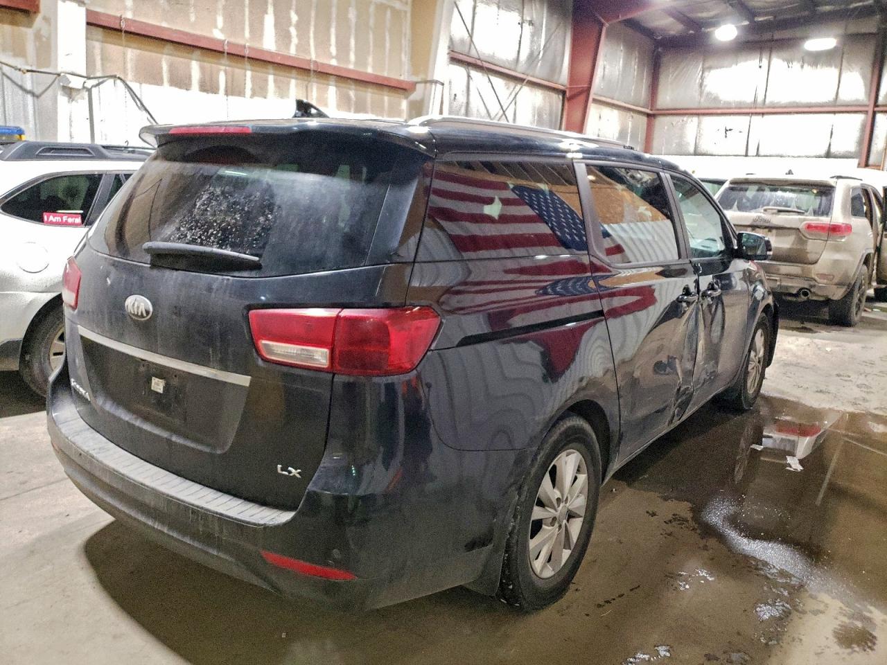 2017 KIA SEDONA LX photo 3
