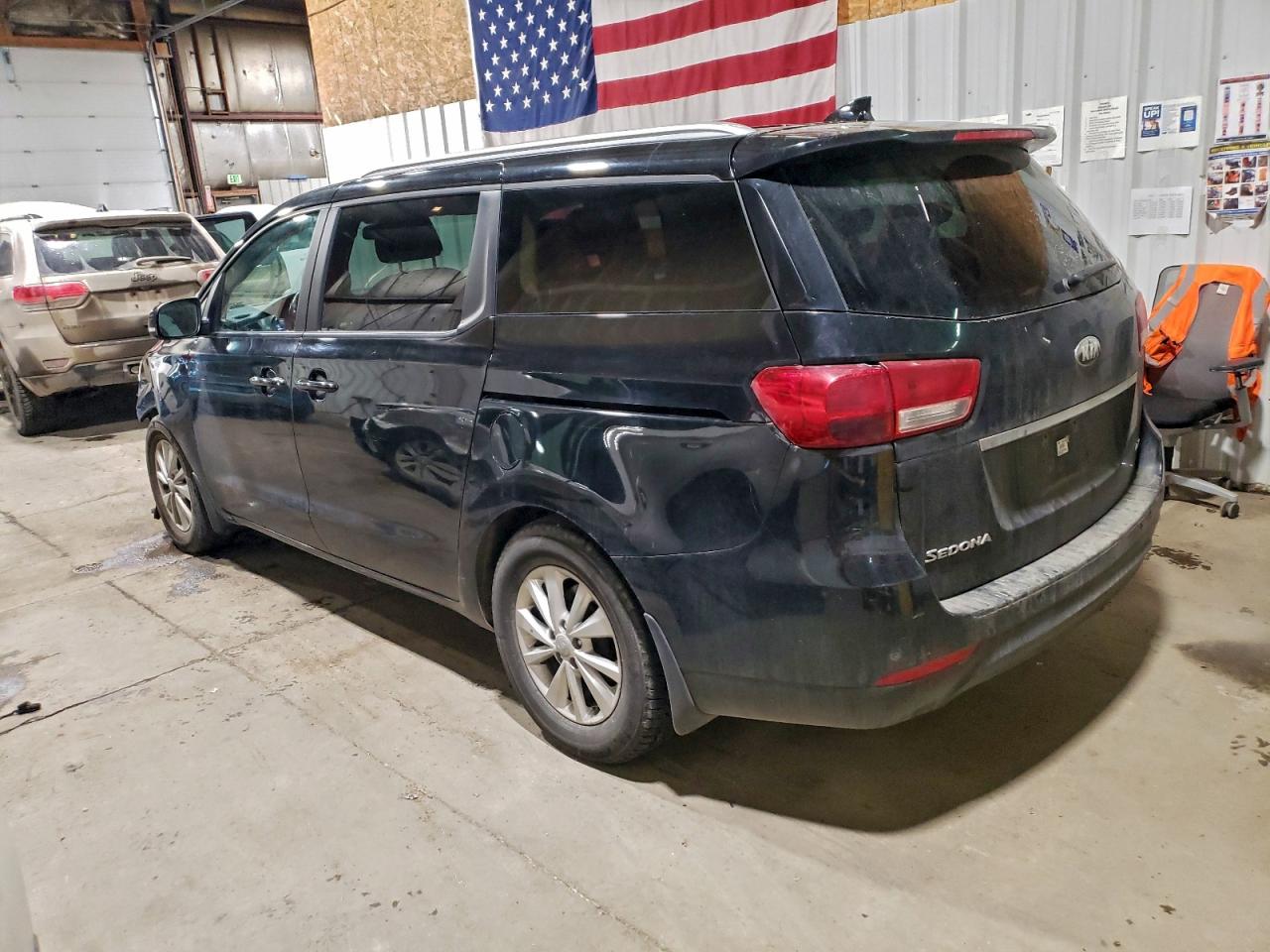 2017 KIA SEDONA LX photo 2