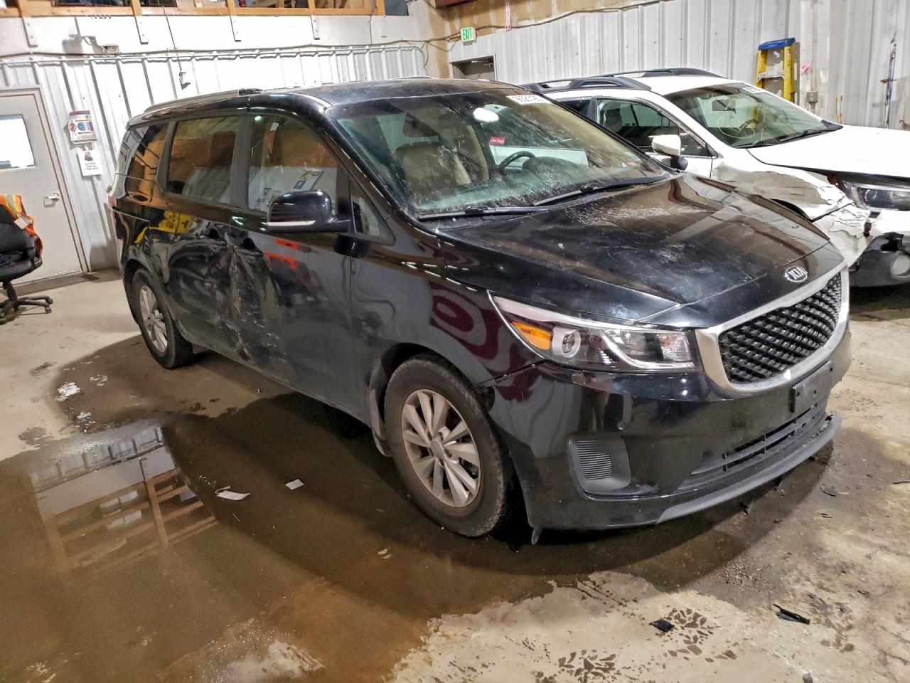 2017 KIA SEDONA LX photo 4