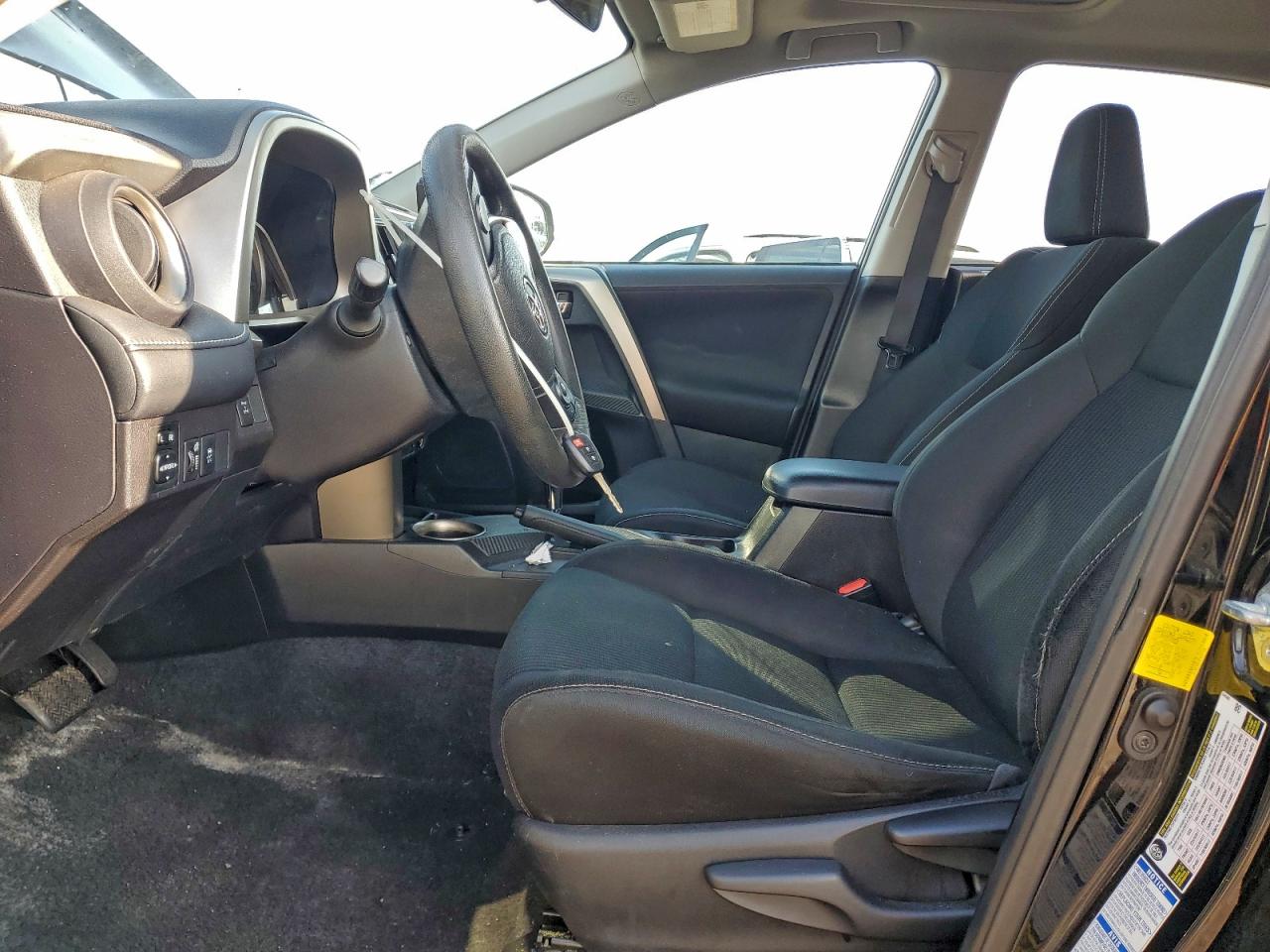 2015 TOYOTA RAV4 XLE photo 13