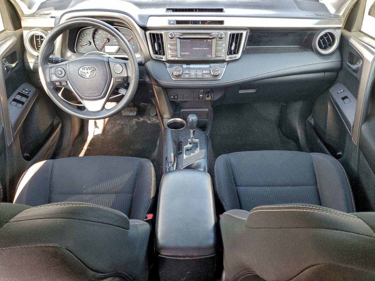 2015 TOYOTA RAV4 XLE photo 15