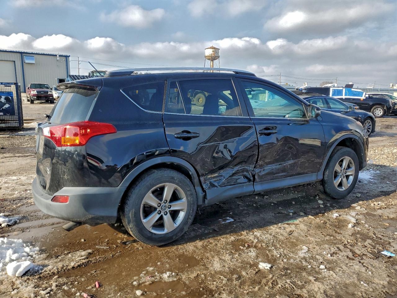 2015 TOYOTA RAV4 XLE photo 5