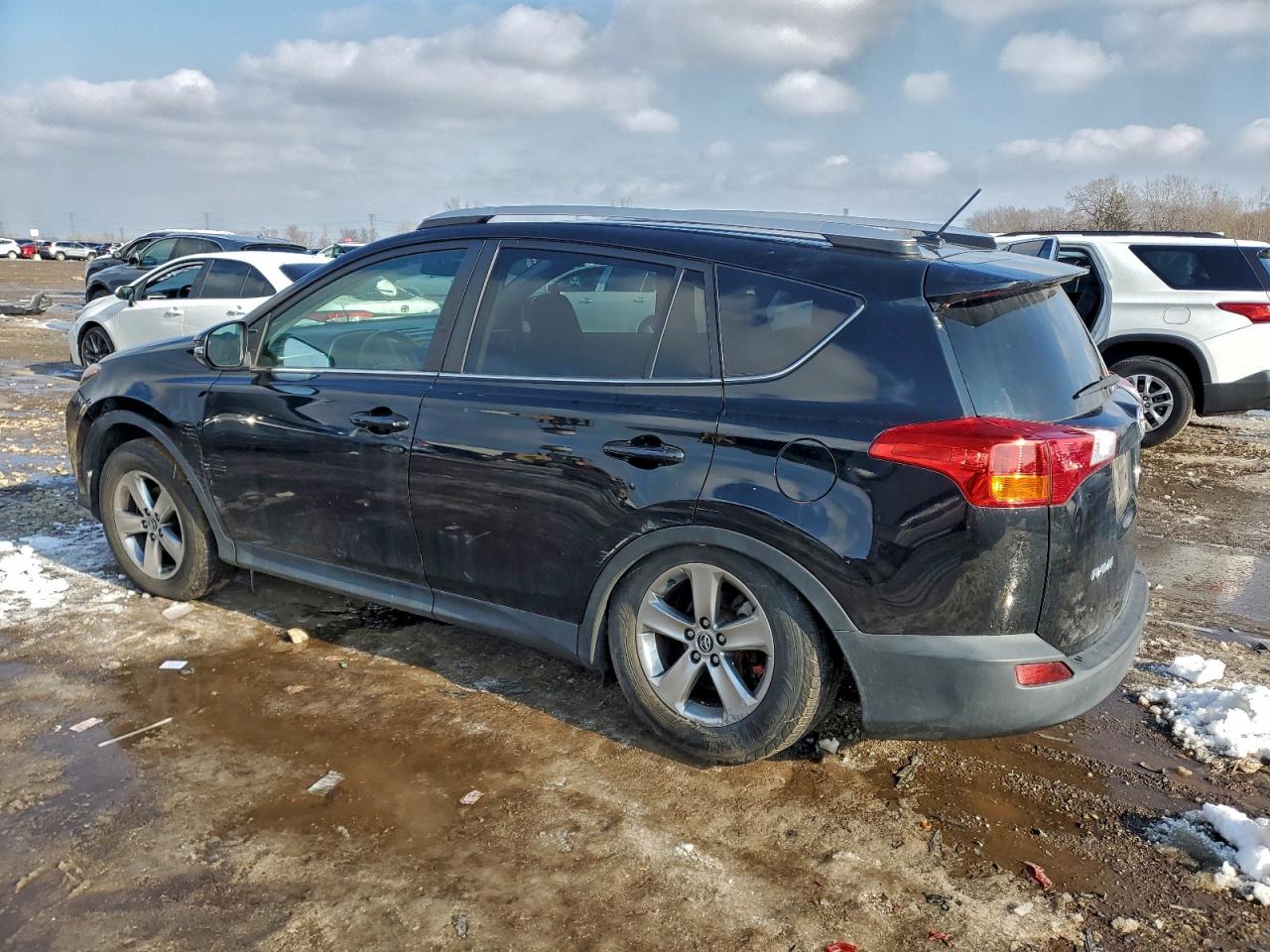 2015 TOYOTA RAV4 XLE photo 3