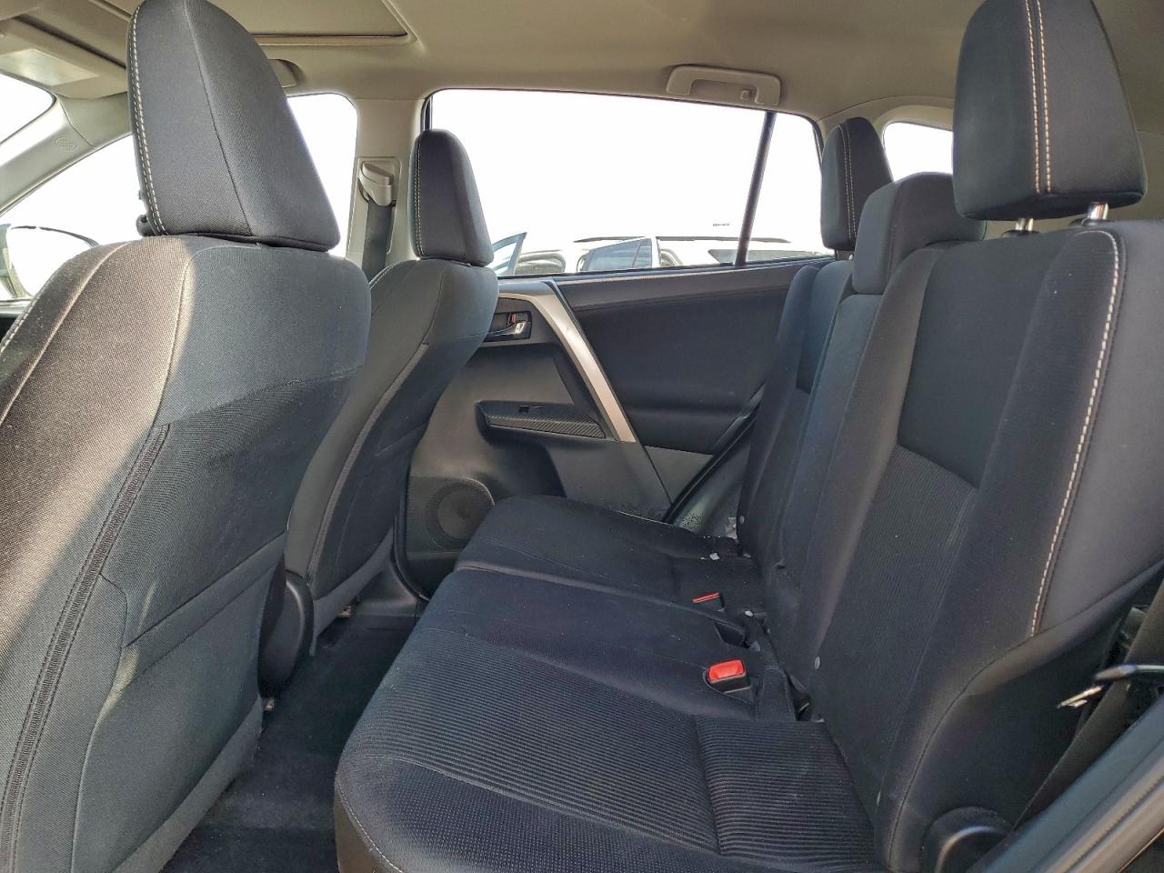 2015 TOYOTA RAV4 XLE photo 21