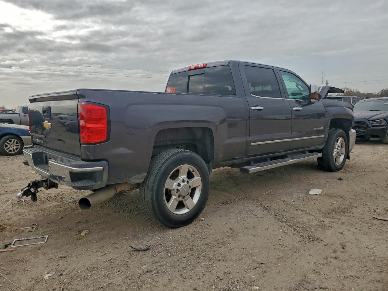 2016 CHEVROLET SILVERADO K2500 HEAVY DUTY LTZ photo 3