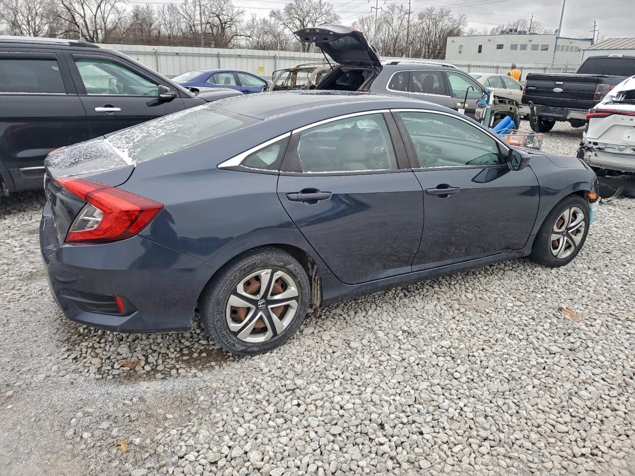 2017 HONDA CIVIC LX photo 5
