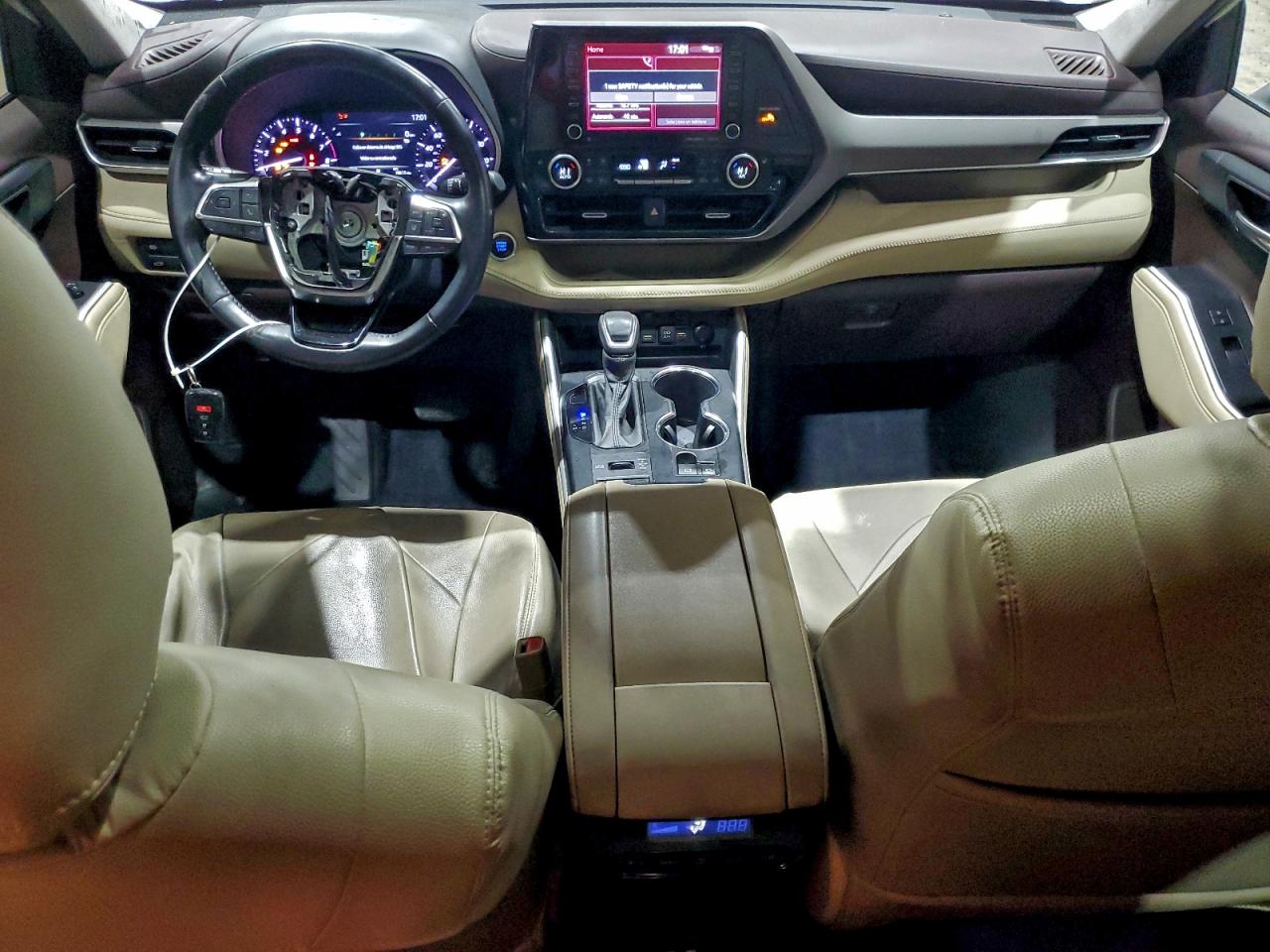 2021 TOYOTA HIGHLANDER XLE photo 8