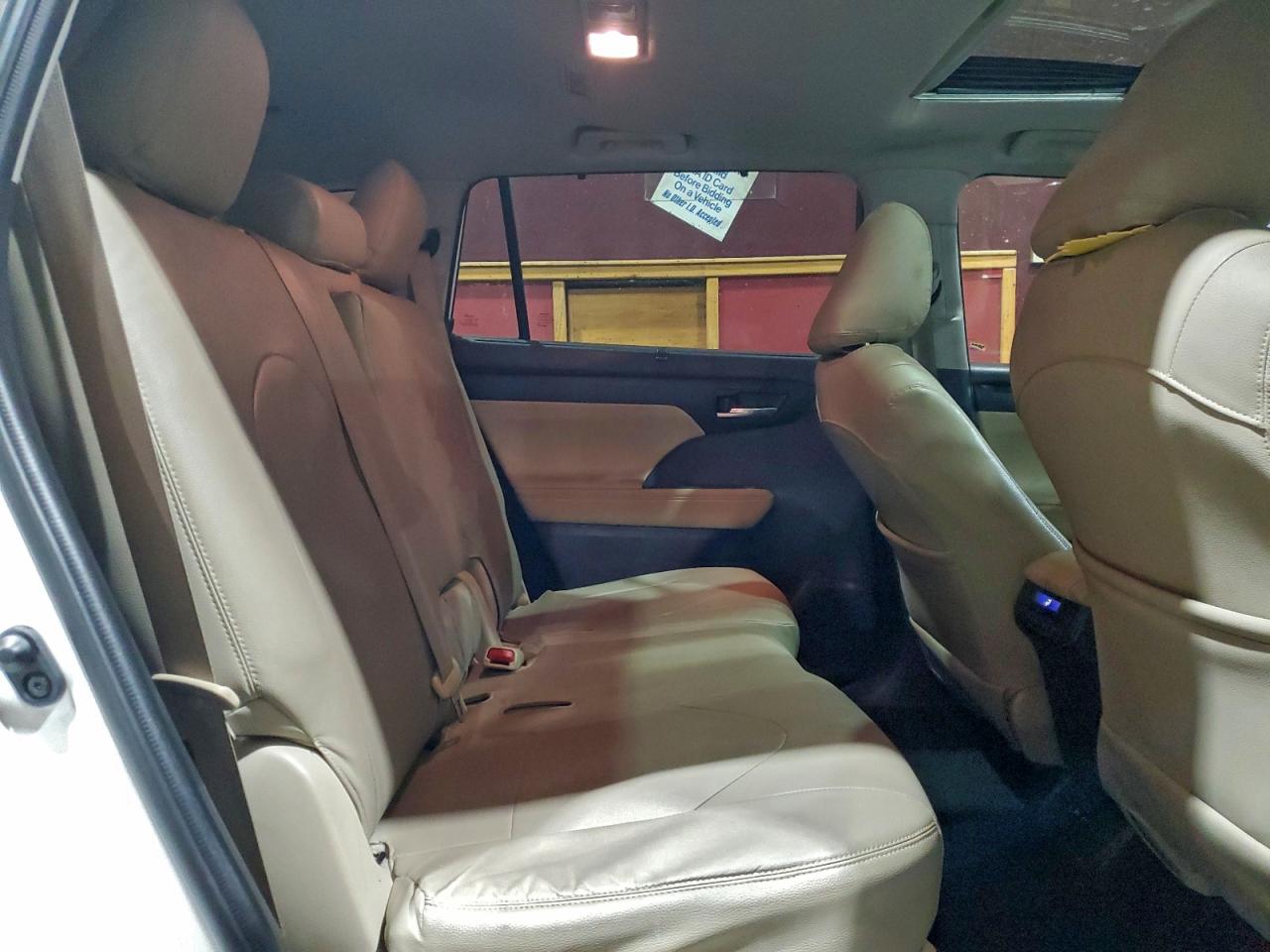 2021 TOYOTA HIGHLANDER XLE photo 11