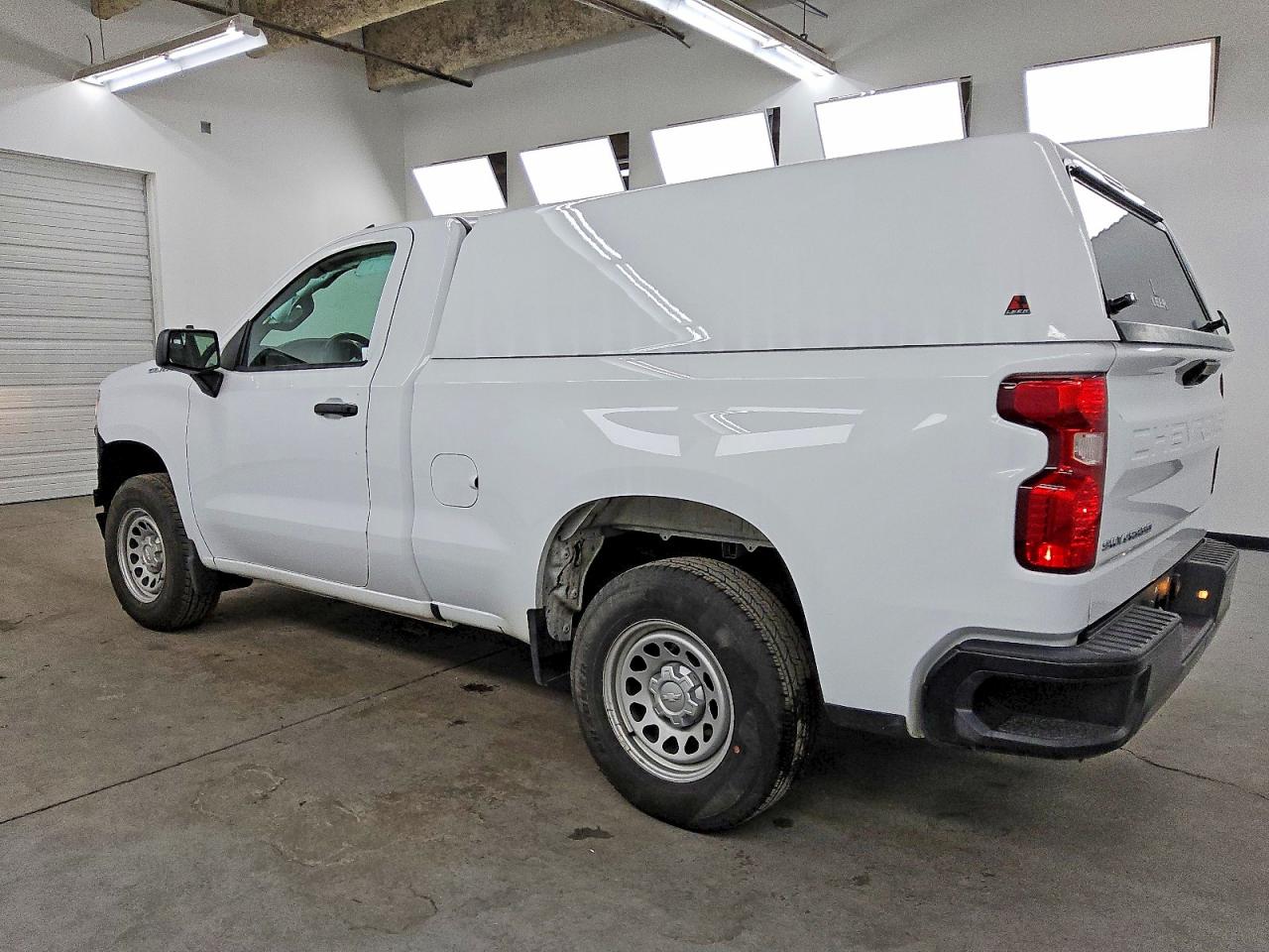 2023 CHEVROLET SILVERADO C1500 photo 2