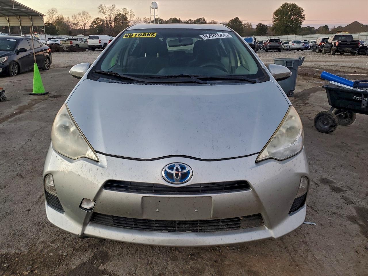 2014 TOYOTA PRIUS C photo 5