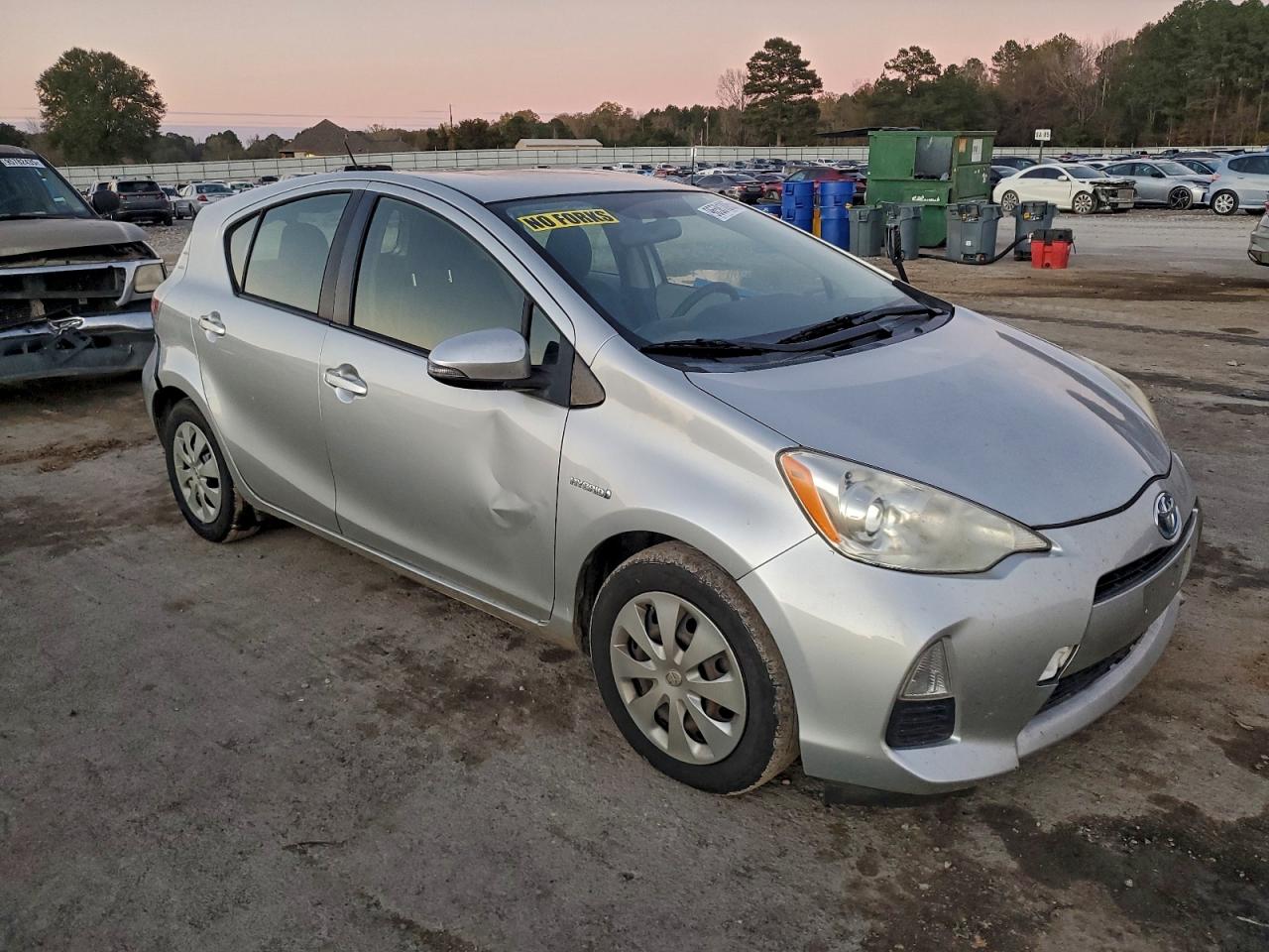 2014 TOYOTA PRIUS C photo 4
