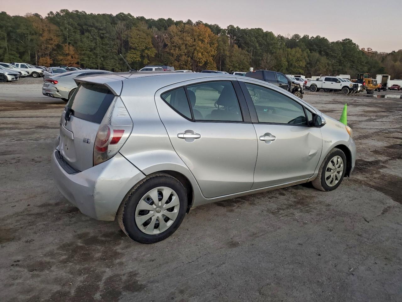 2014 TOYOTA PRIUS C photo 3