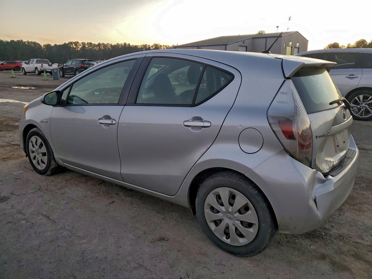 2014 TOYOTA PRIUS C photo 2