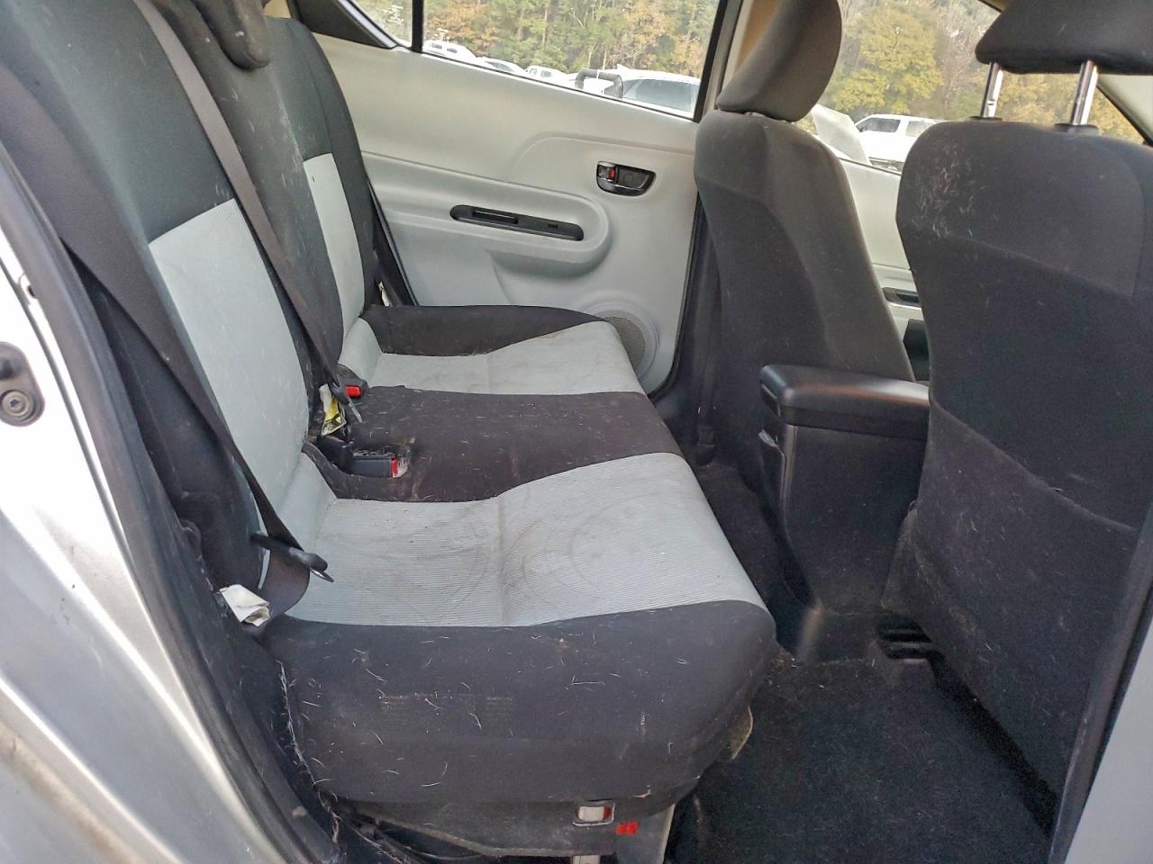 2014 TOYOTA PRIUS C photo 10
