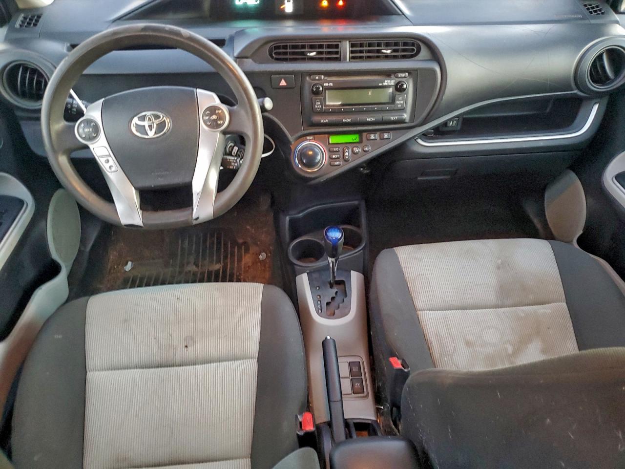 2014 TOYOTA PRIUS C photo 8