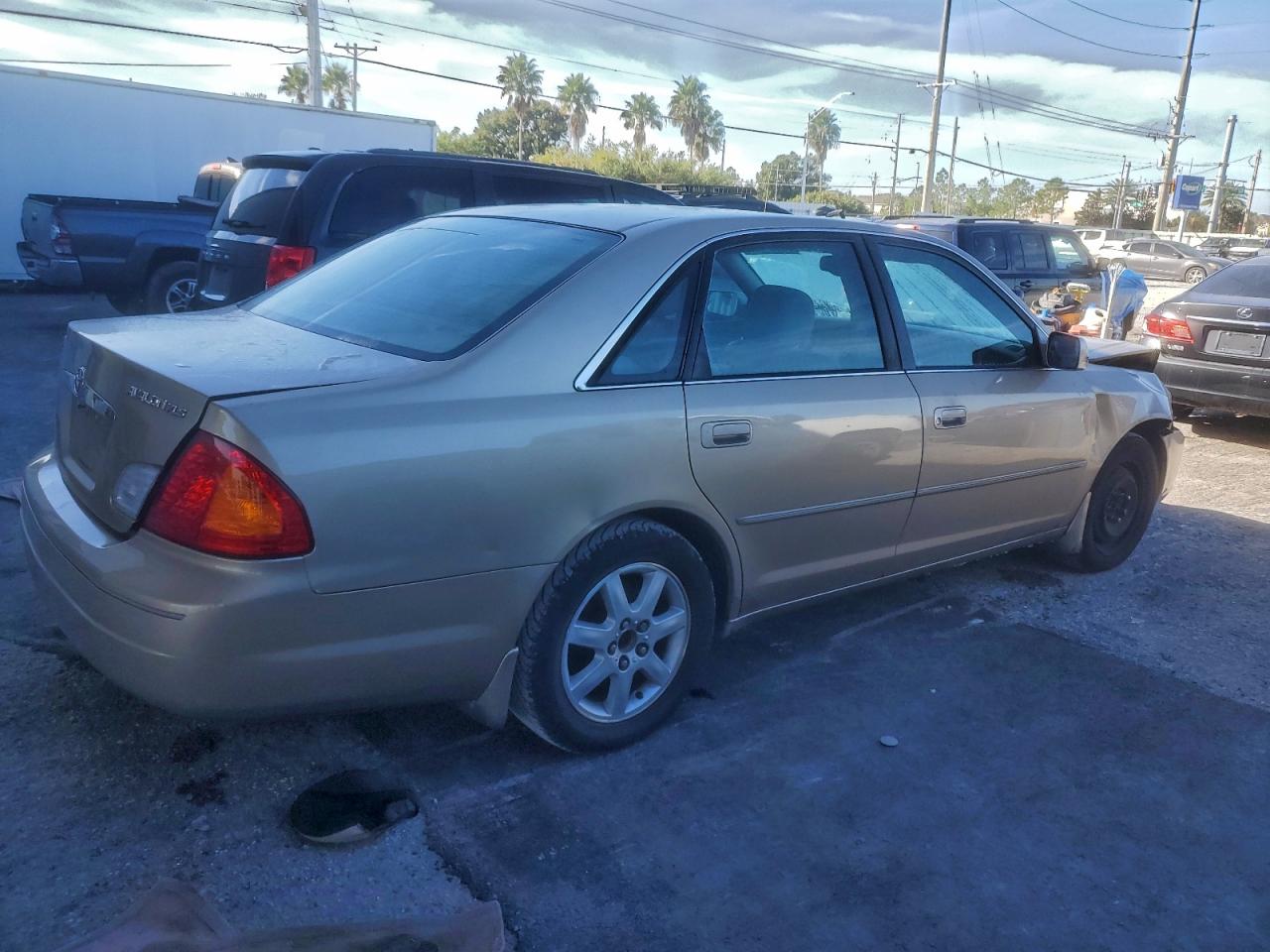 2001 TOYOTA AVALON XL photo 3