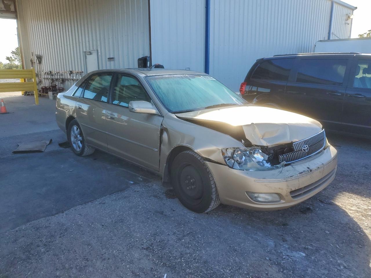 2001 TOYOTA AVALON XL photo 4