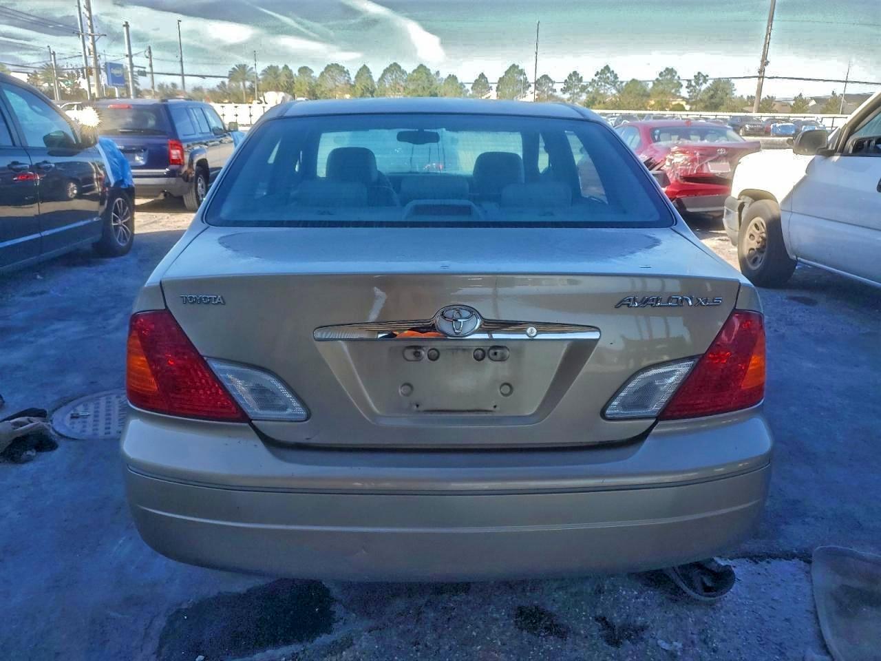 2001 TOYOTA AVALON XL photo 6