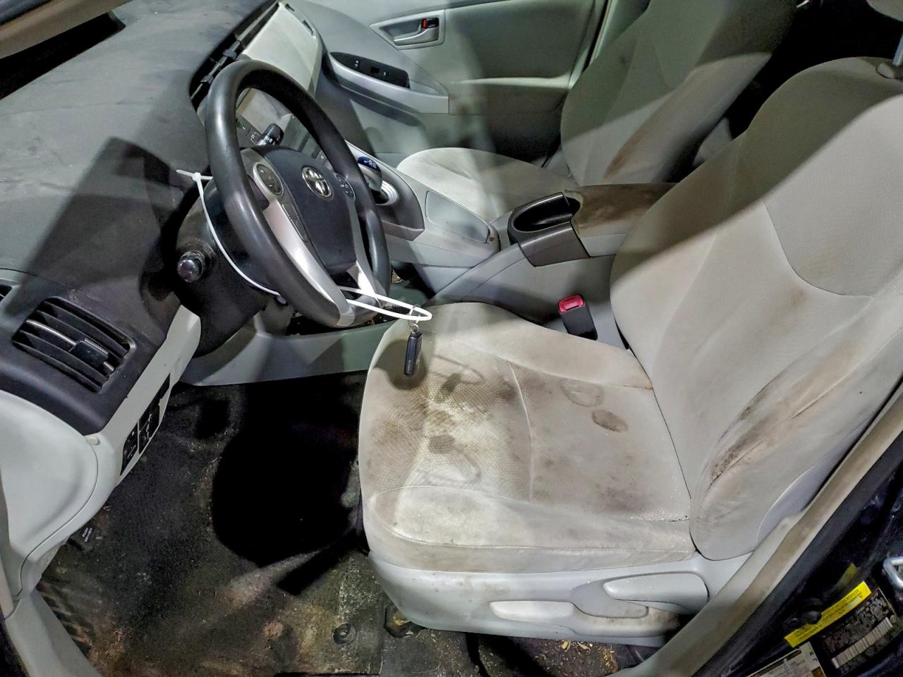 2012 TOYOTA PRIUS photo 13
