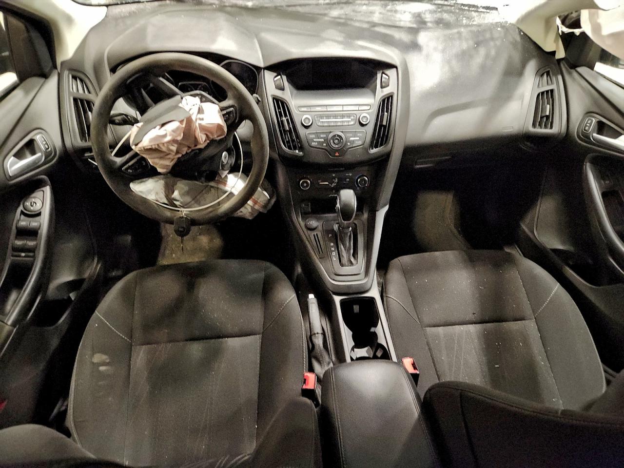 2018 FORD FOCUS SE photo 8