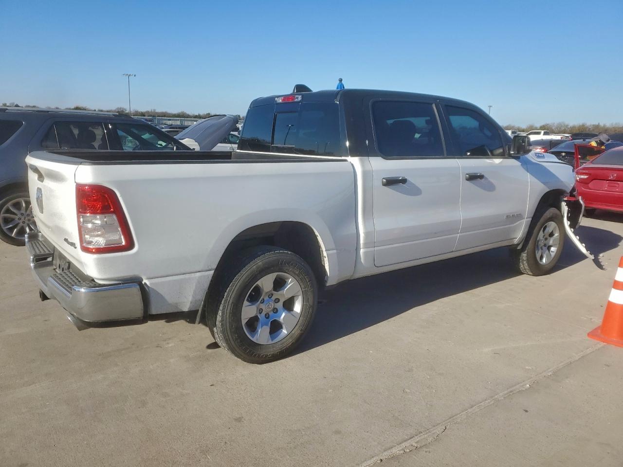 2023 RAM 1500 BIG HORN/LONE STAR photo 3