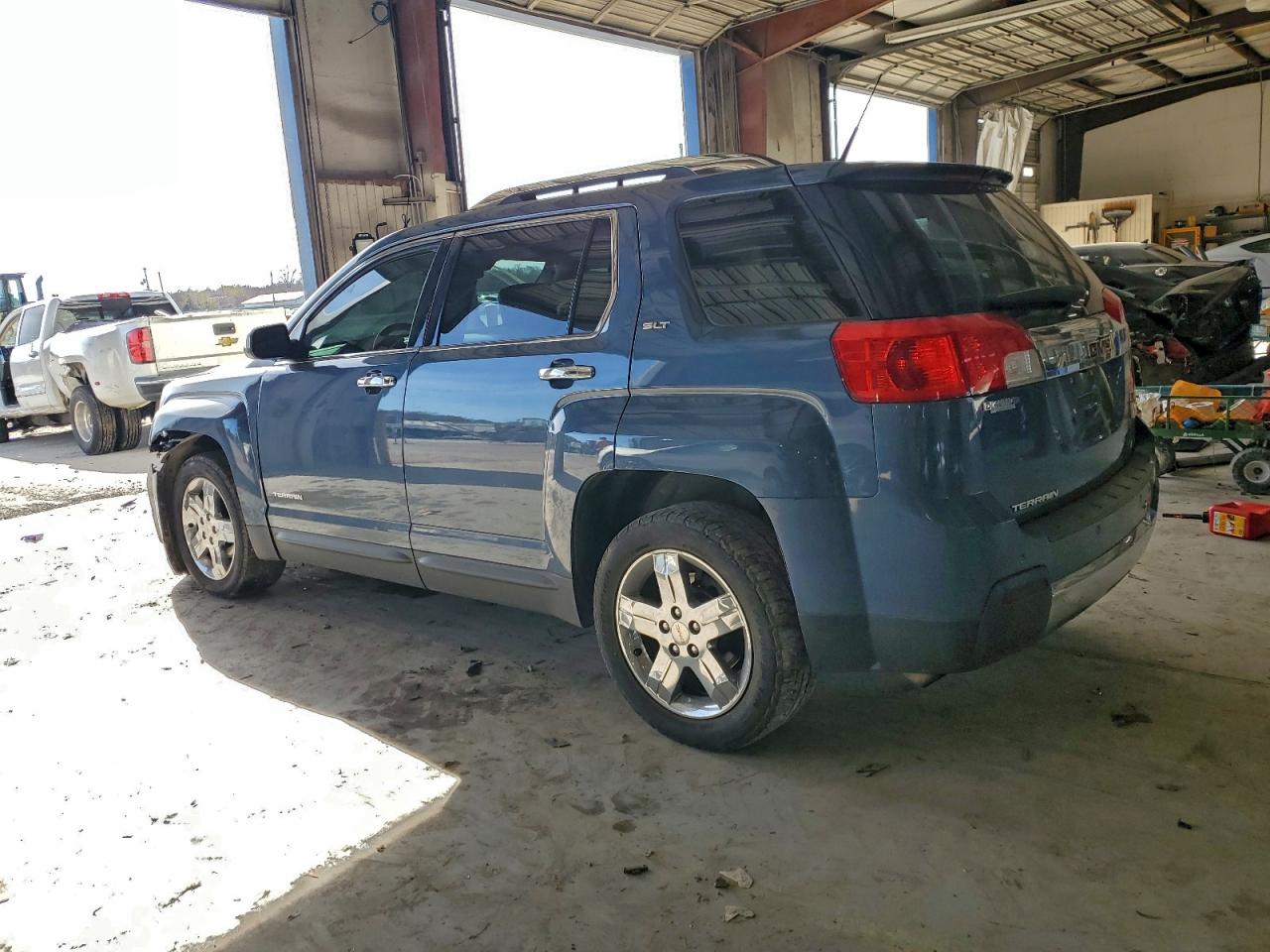 2012 GMC TERRAIN SLT photo 2