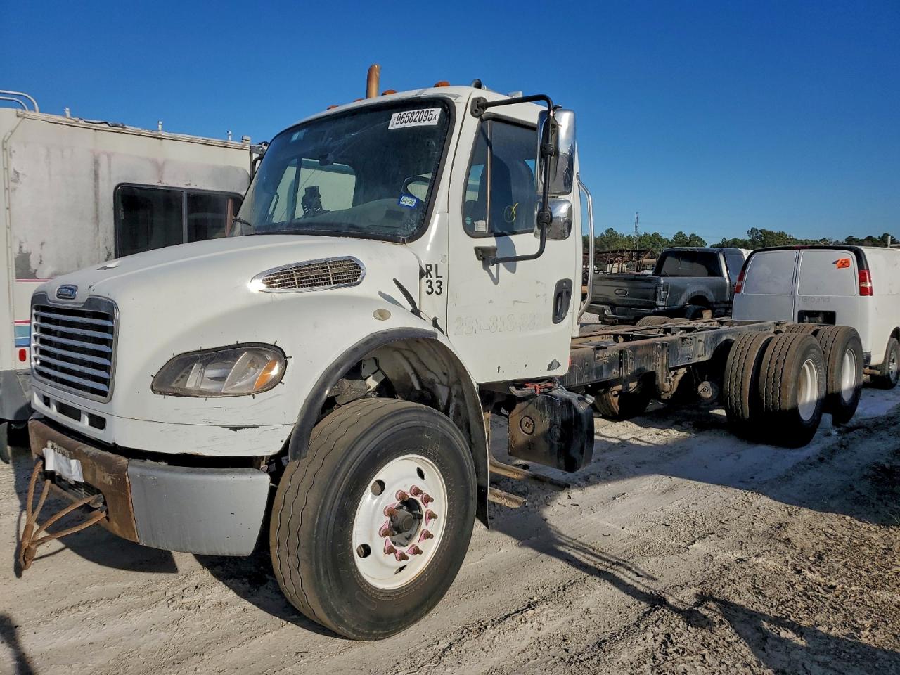 2013 FREIGHTLINER BUSINESS CLASS M2 TRUCK CAB ANDCHASSIS photo 2
