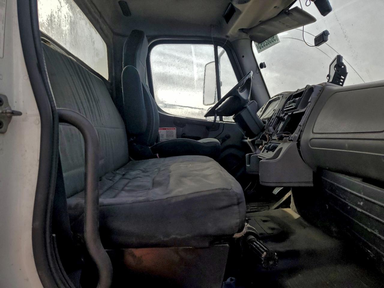 2013 FREIGHTLINER BUSINESS CLASS M2 TRUCK CAB ANDCHASSIS photo 5
