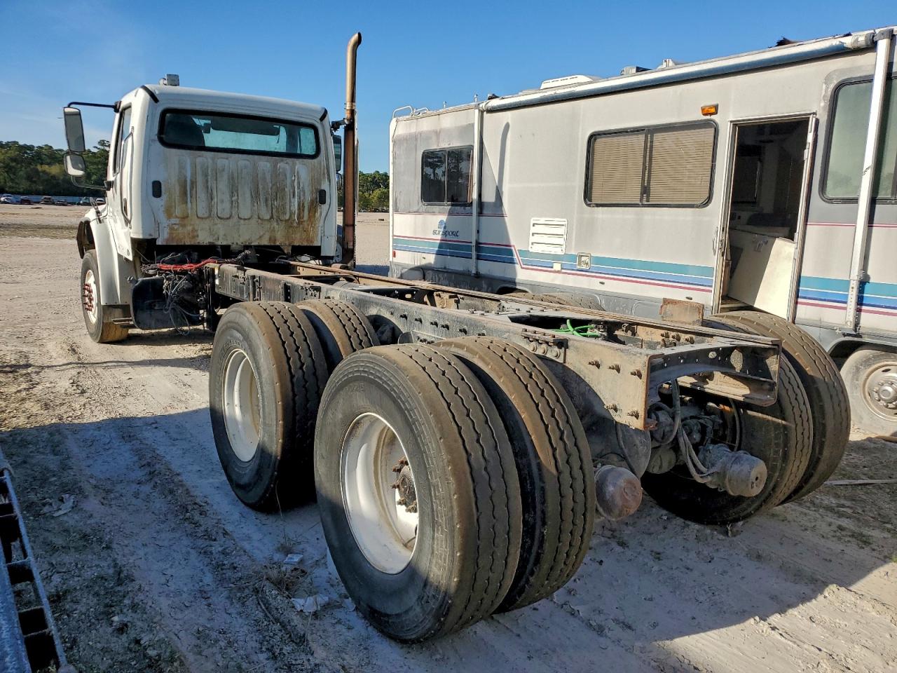 2013 FREIGHTLINER BUSINESS CLASS M2 TRUCK CAB ANDCHASSIS photo 3
