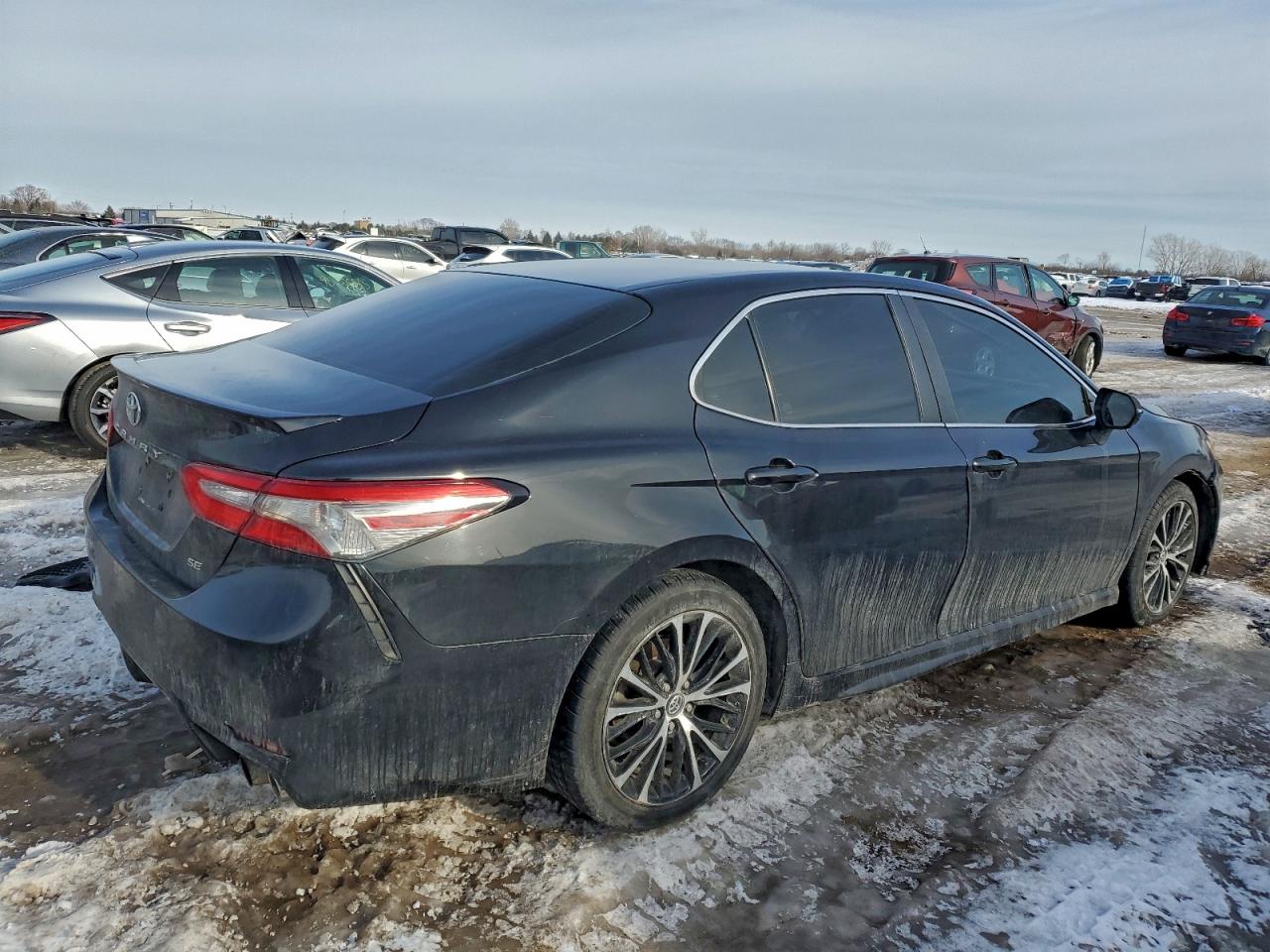 2018 TOYOTA CAMRY L photo 3