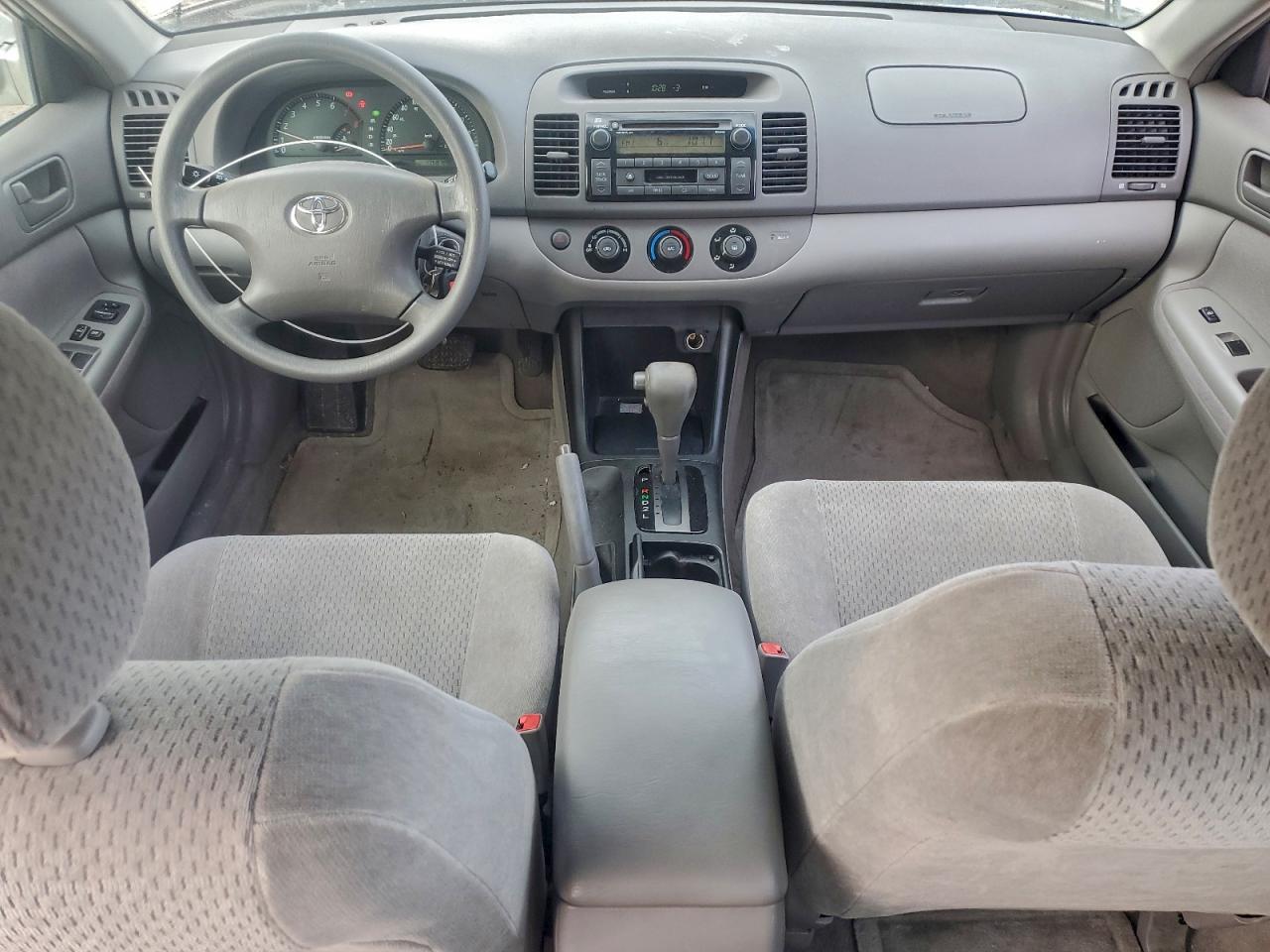2002 TOYOTA CAMRY LE photo 8