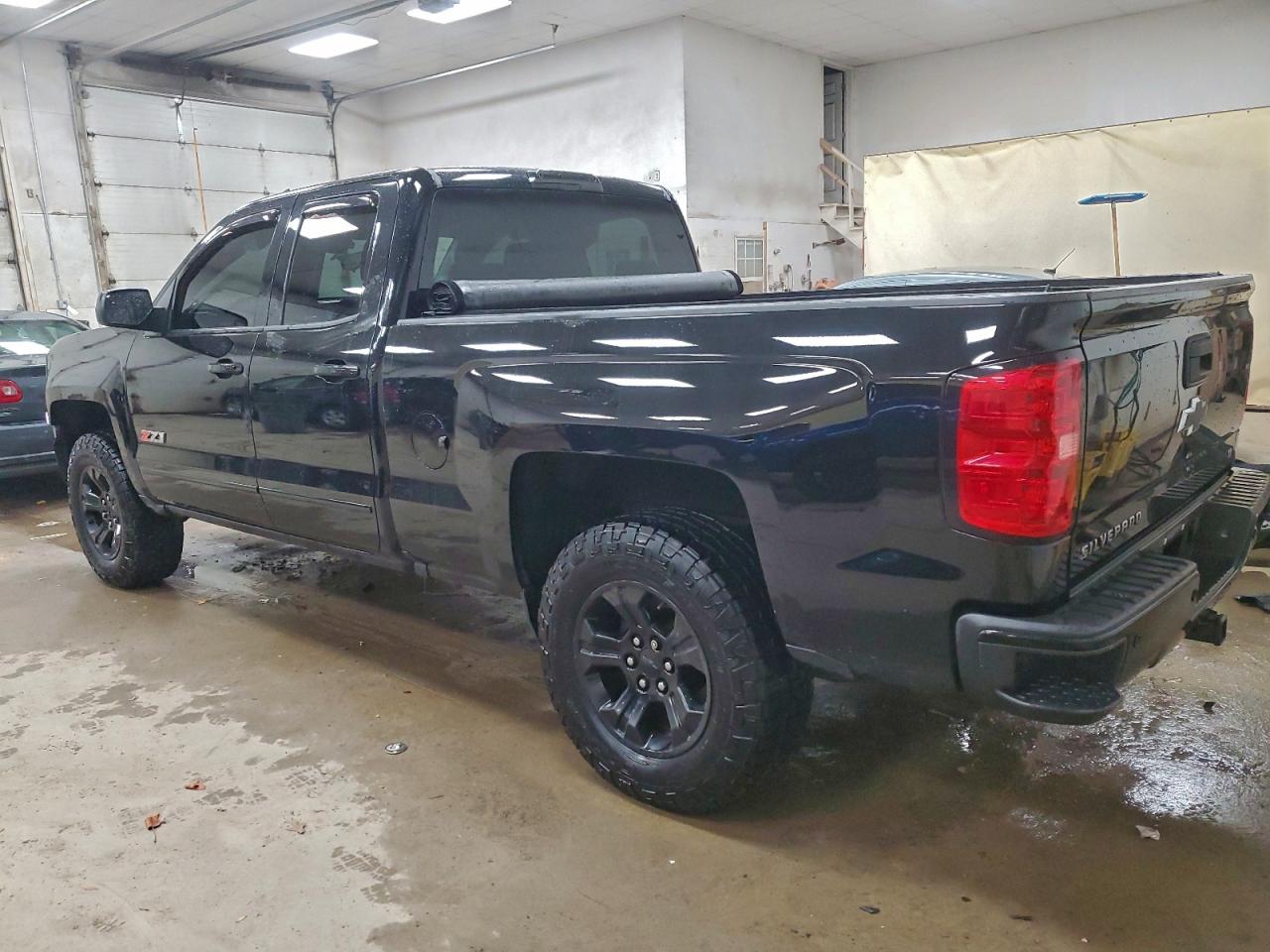 2018 CHEVROLET SILVERADO K1500 LT photo 2